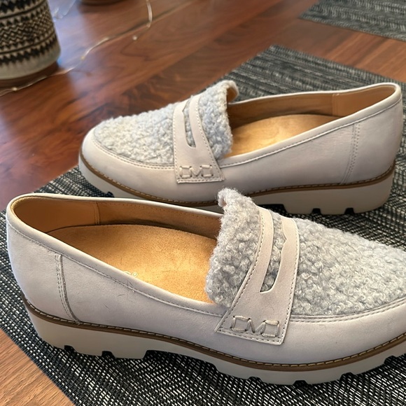 Vionic Oxfords/loafers - Picture 6 of 7